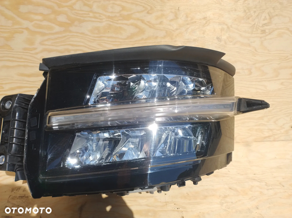 Regeneracja reflektora Renault gama t ranga t premium