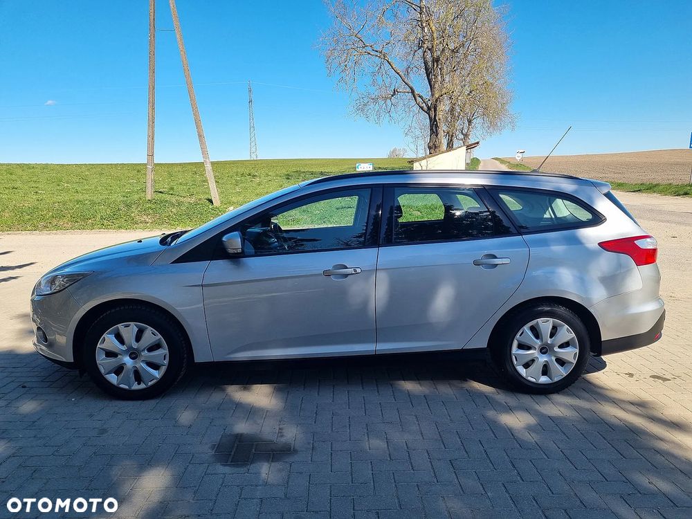 Ford Focus 1.6 TI-VCT Ambiente - 2