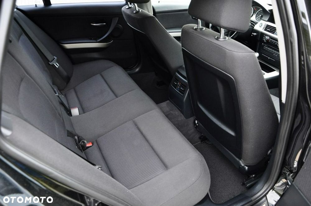 BMW Seria 3 325i Edition Exclusive - 24
