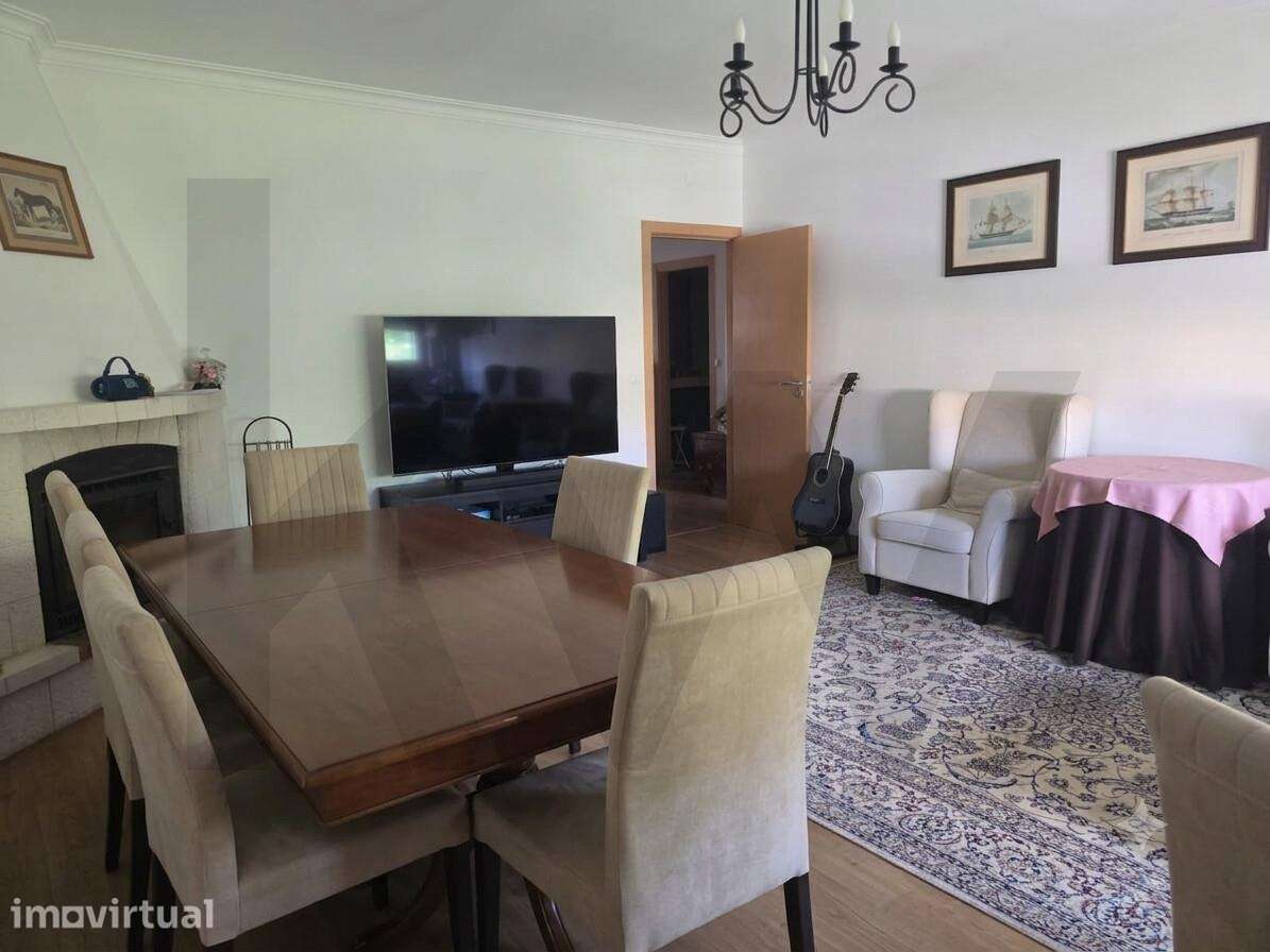 Apartamento T2 de 100m2 com Vista Desafogada e Garagem Box – Linda-a-V - Grande imagem: 2/16