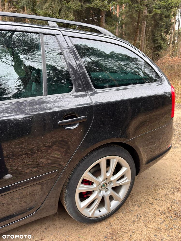 Skoda Octavia 2.0 TDI CR DPF RS - 22