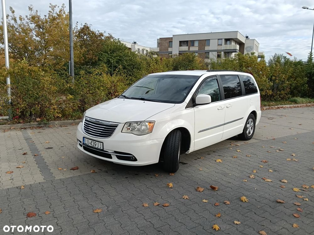 Chrysler Town & Country - 9