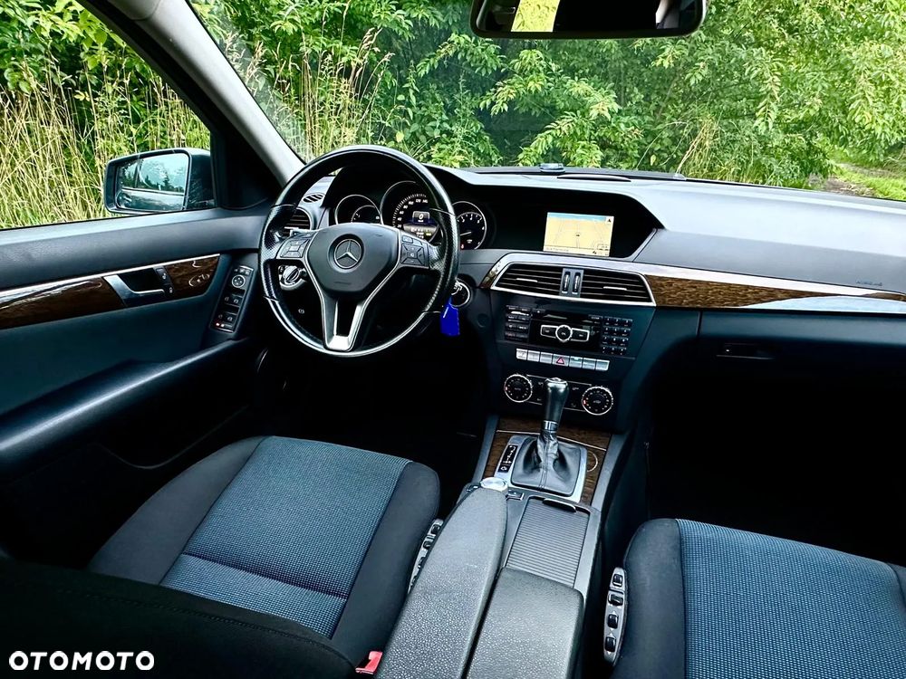 Mercedes-Benz Klasa C 250 CGI BlueEff Avantgarde - 21