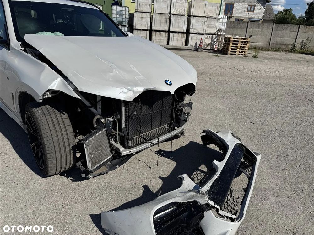 BMW X5 M50i - 10