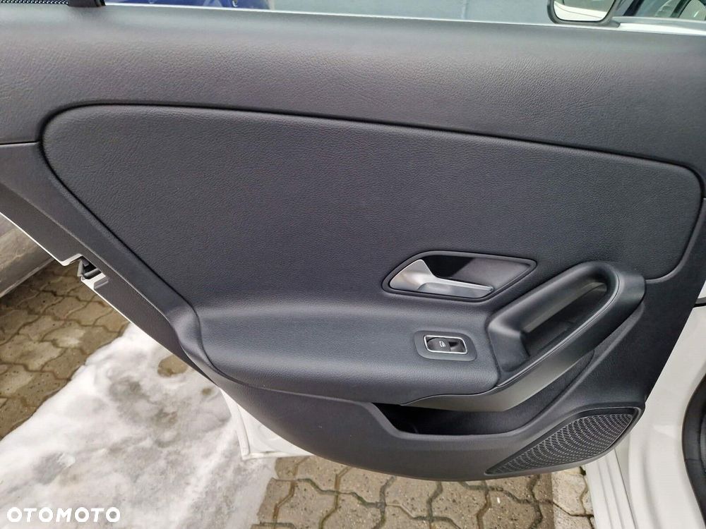 Mercedes-Benz Klasa A 180 Style 7G-DCT - 30