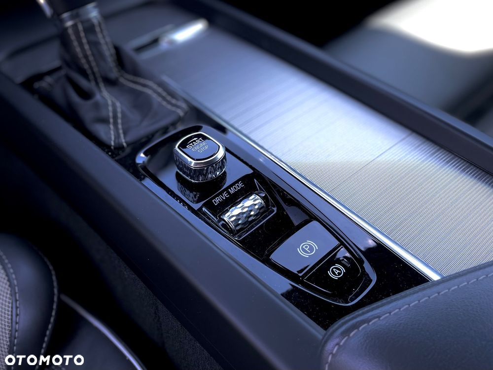 Volvo V60 D4 R-Design - 13