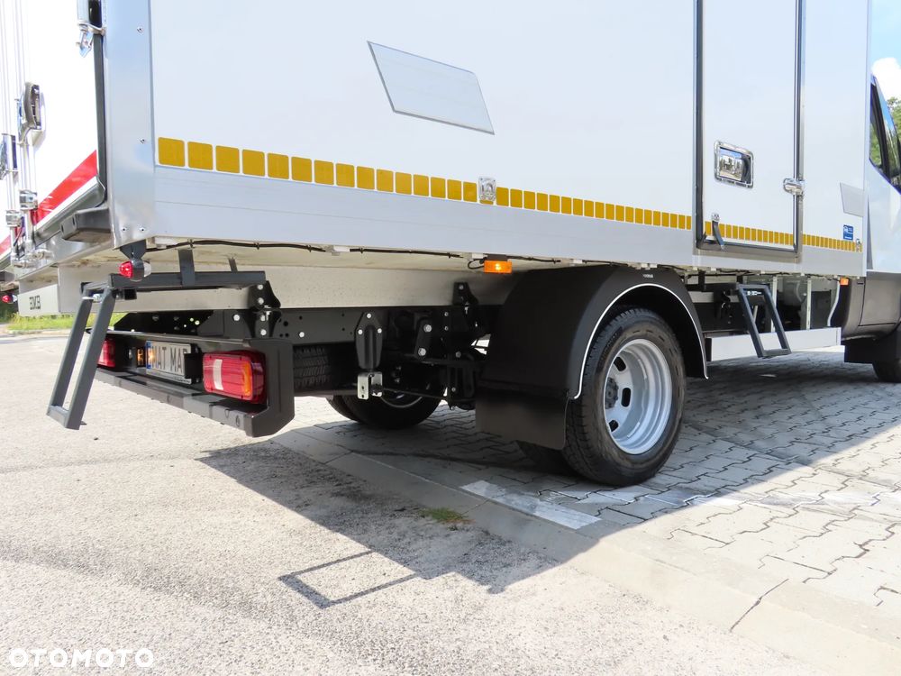 Iveco DAILY 35C16 3.0 HPI Chłodnia 7 E.Palet 3710 mm Dł. WZMACNIANY Agregat Thermo King 0*C Boczne Drzwi Zabudowy DMC 3500 DUŻA Ładowność 1160 Kg Nowe OPONY + Serwis W ASO IVECO Virtual Cockpit Carplay / Android Auto Stan Jak Nowy GWARANCJA Gotowy I Dostępny Polecam - 14