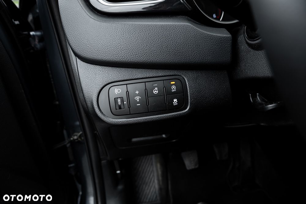Kia Carens 1.7 CRDi 141 ISG Vision - 28