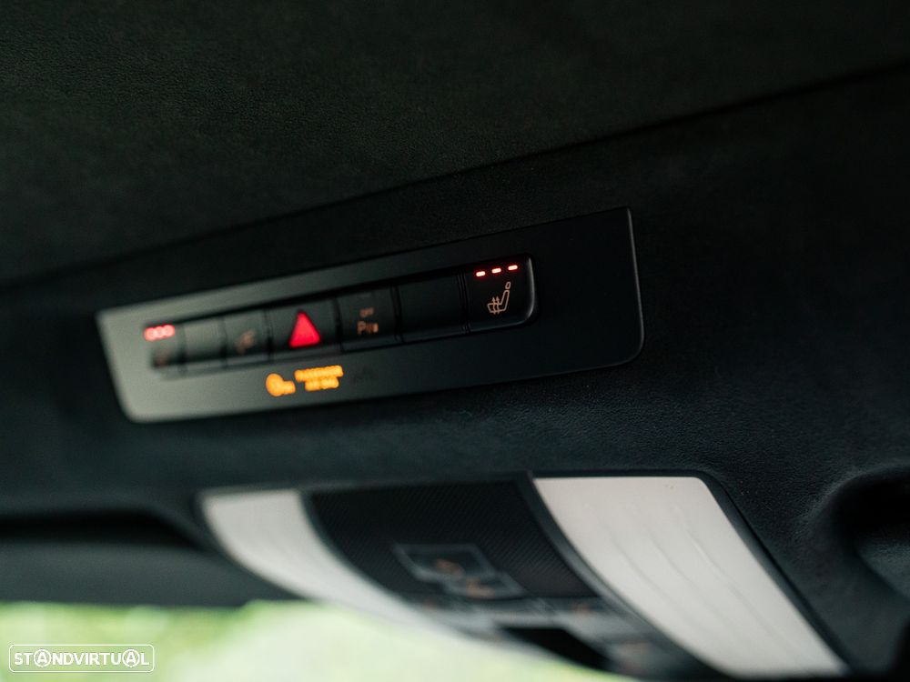 Mercedes-Benz AMG GT R - 52