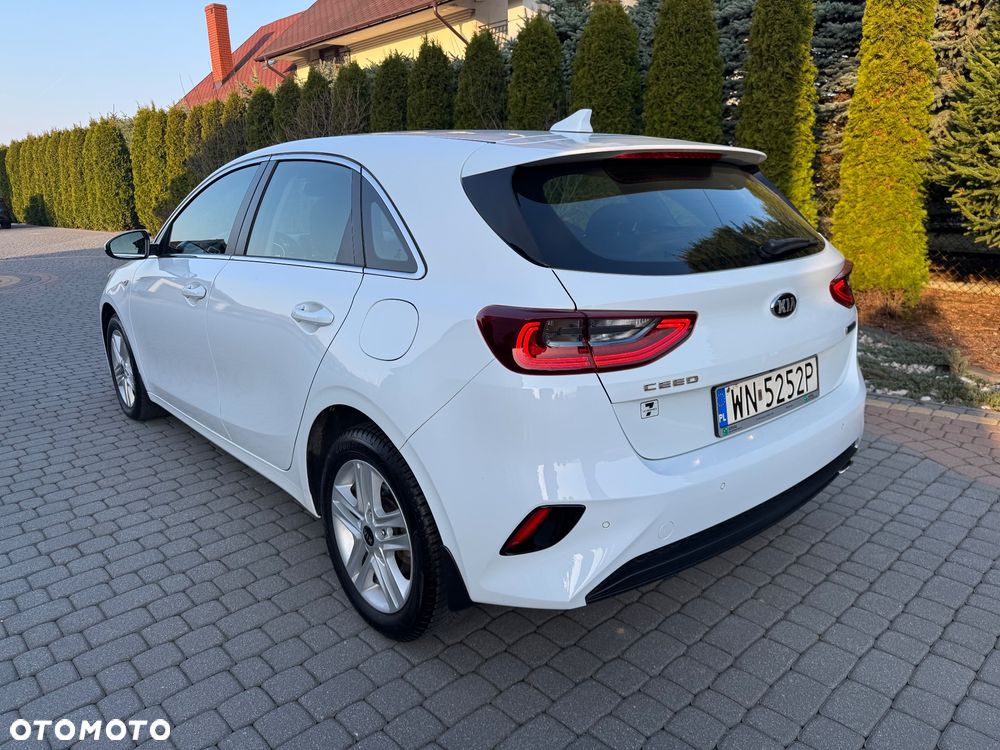 Kia Ceed 1.6 CRDi mHEV M - 17