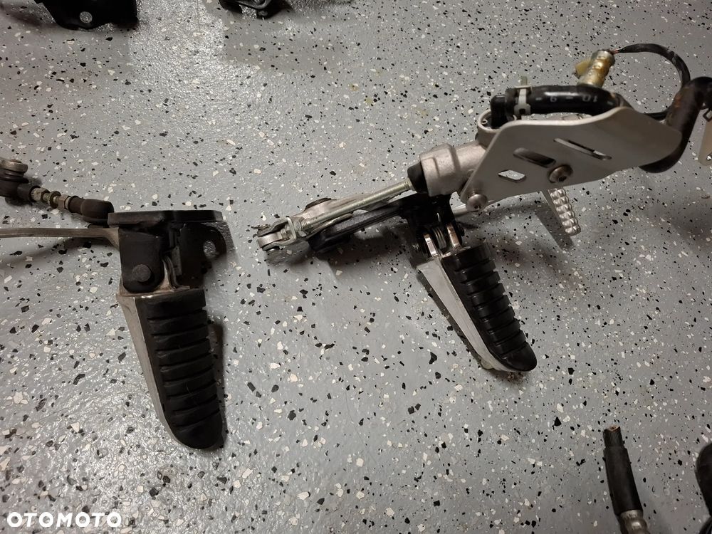 Suzuki DL 650 set dźwignia podnóżek - 3