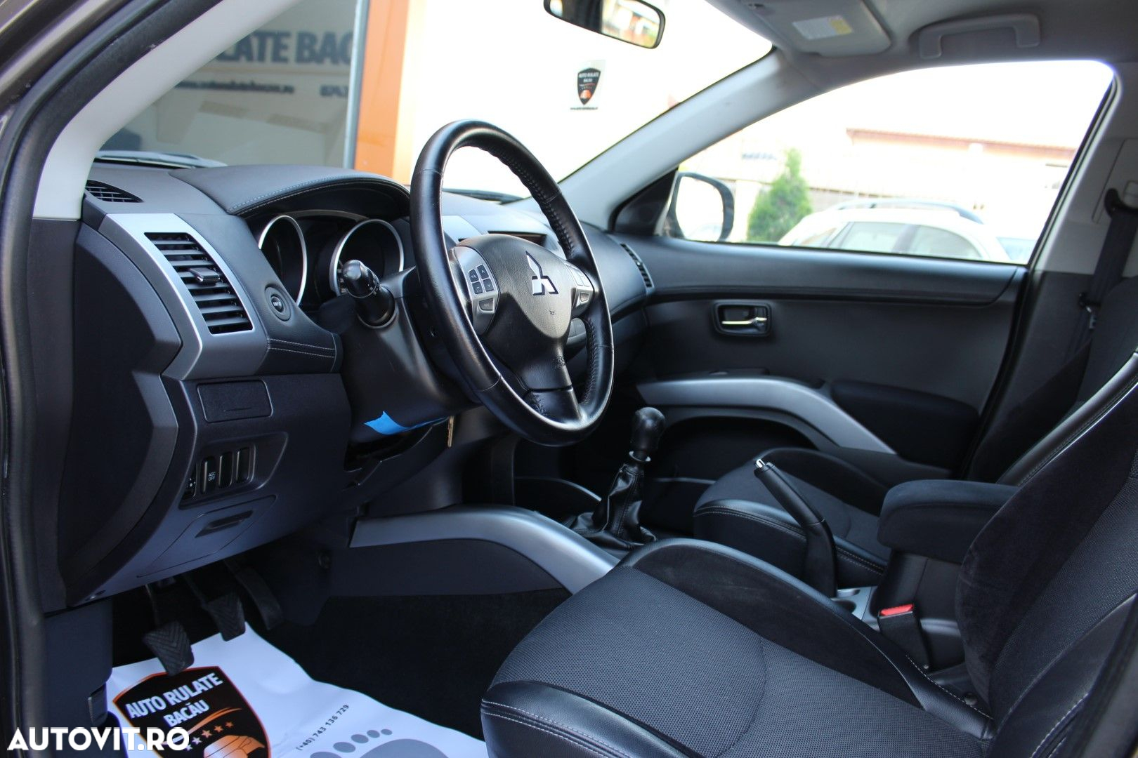 Mitsubishi Outlander - 12