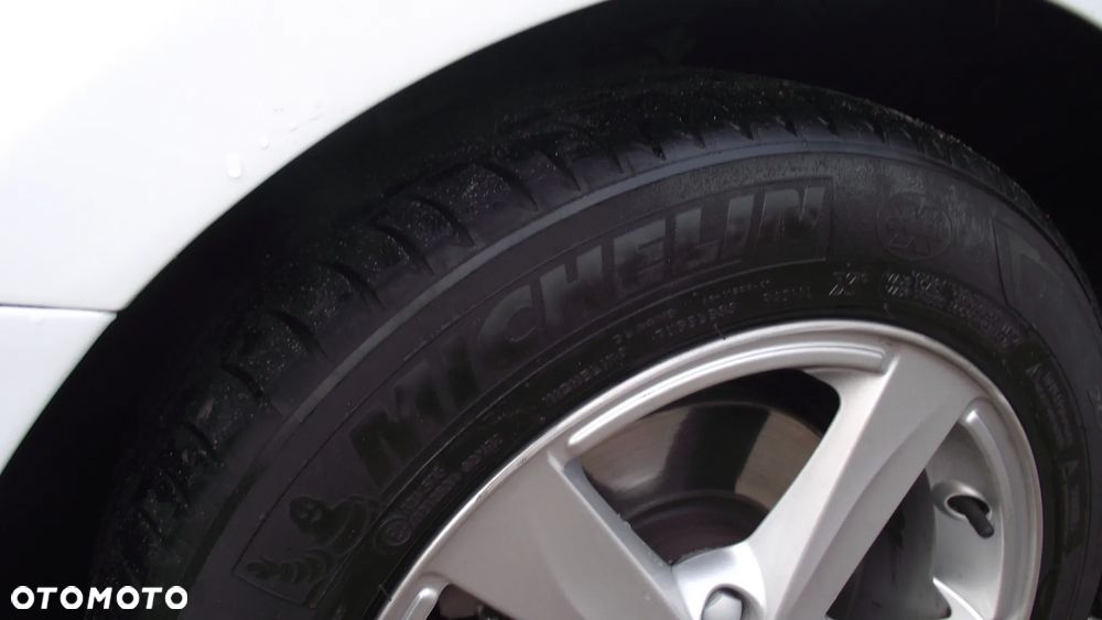 Volvo V40 T2 Kinetic - 12