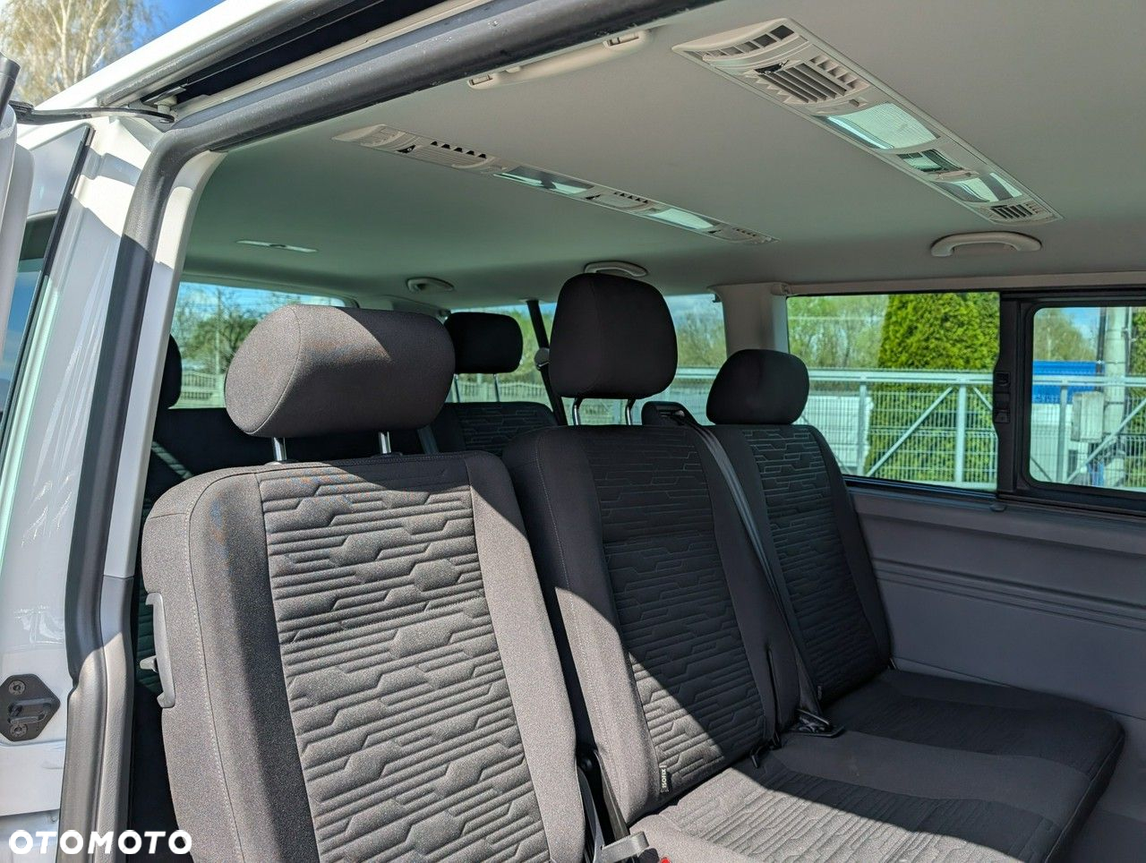 Volkswagen Caravelle - 16