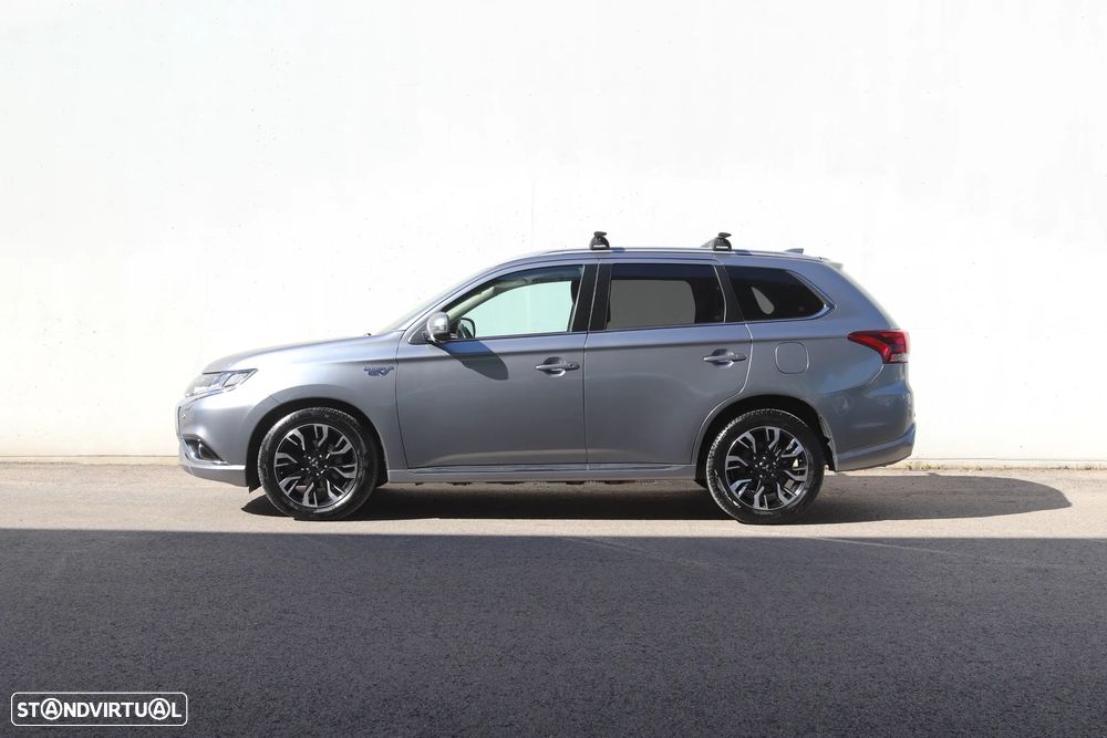 Mitsubishi Outlander - 2