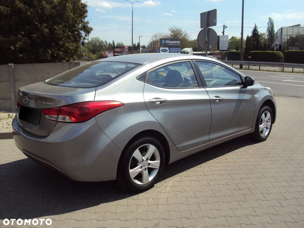 Hyundai Elantra 1.6 Comfort - 6