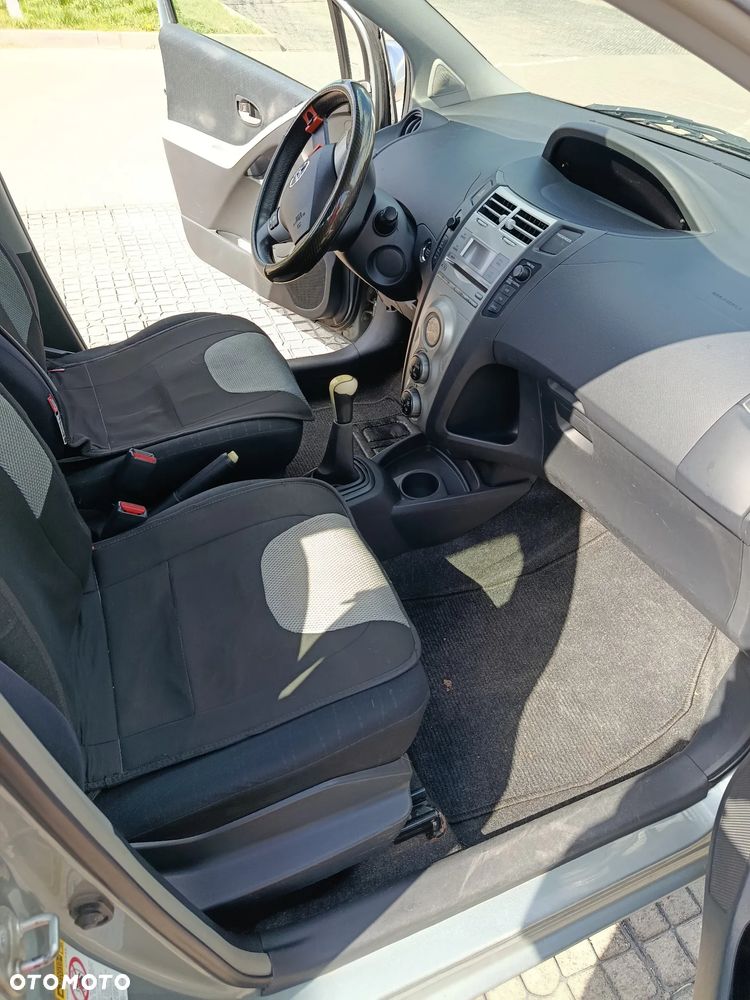 Toyota Yaris - 13