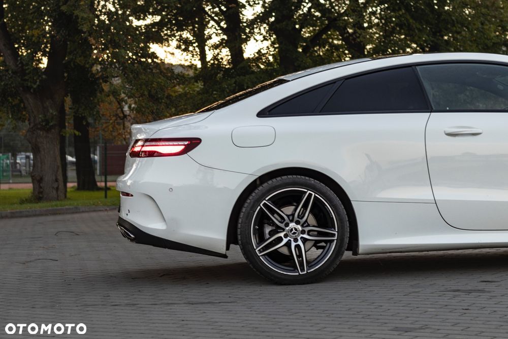 Mercedes-Benz Klasa E 300 Coupe 9G-TRONIC - 16