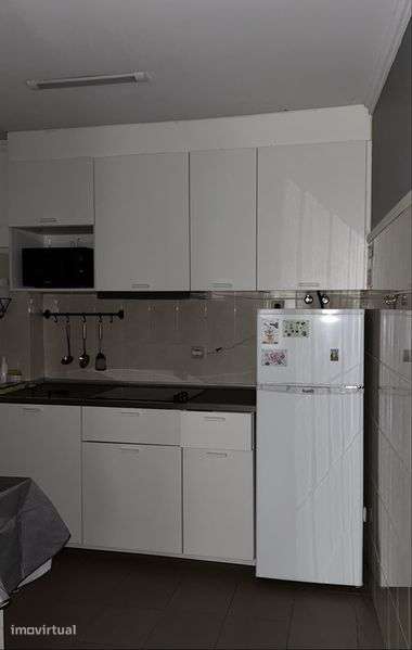 Arrenda-se T1 Duplex na Baixa de Coimbra com despesas– Rua da Louça - Grande imagem: 2/7