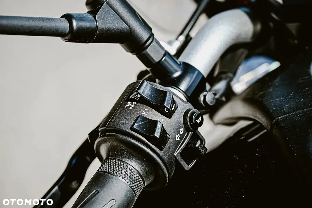 Yamaha MT - 6