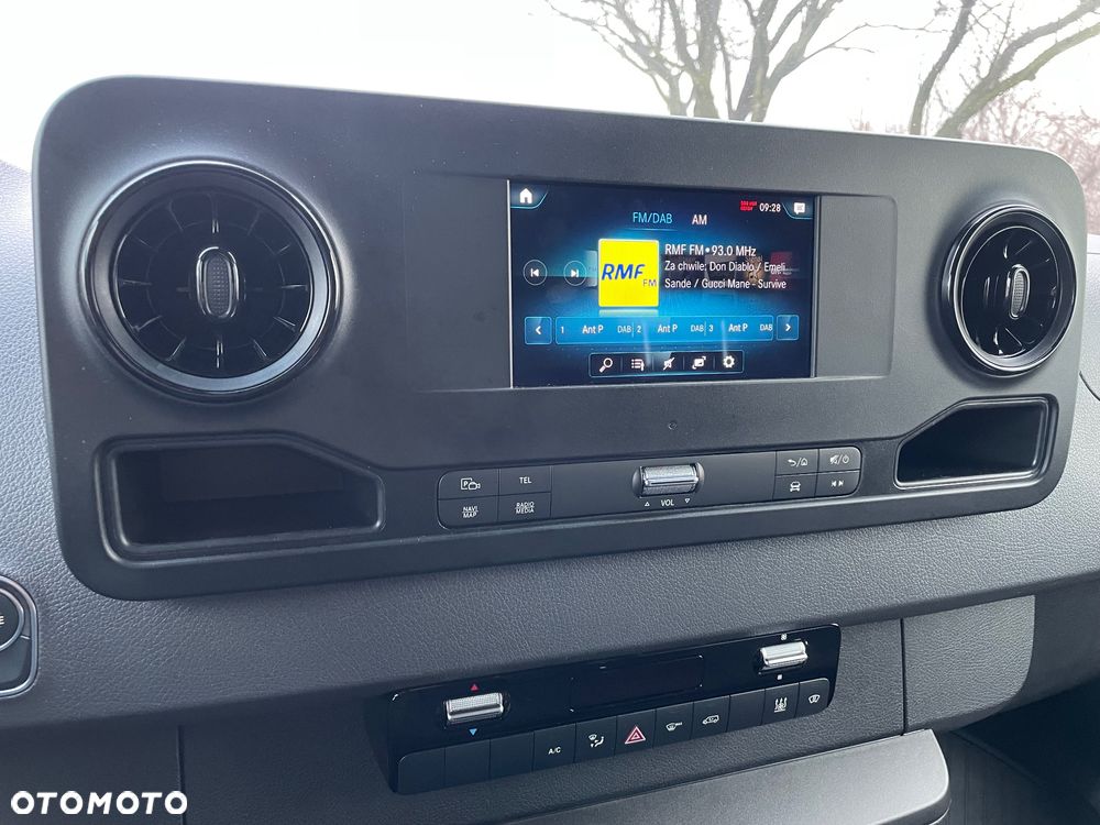 Mercedes-Benz Sprinter - 15