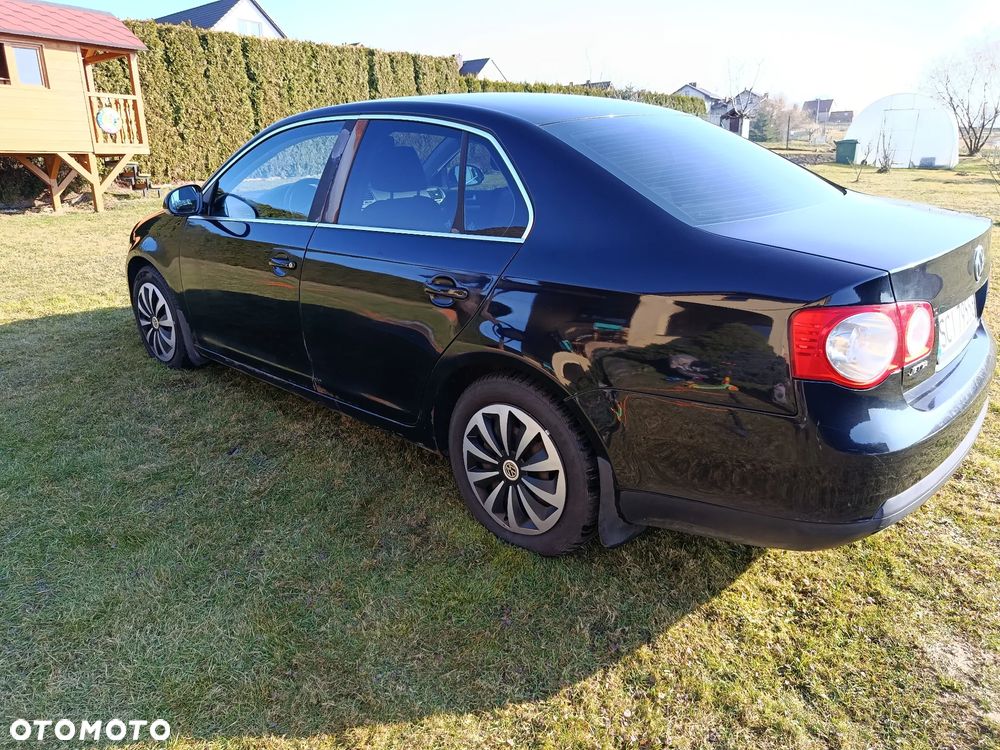 Volkswagen Jetta 1.6 FSI Comfortline - 16