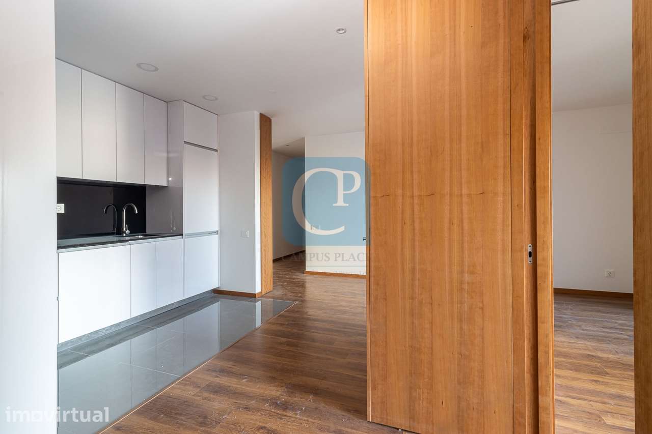 Apartamento T2 com varanda, ao Hospital S. João, em Paranhos - Grande imagem: 2/12