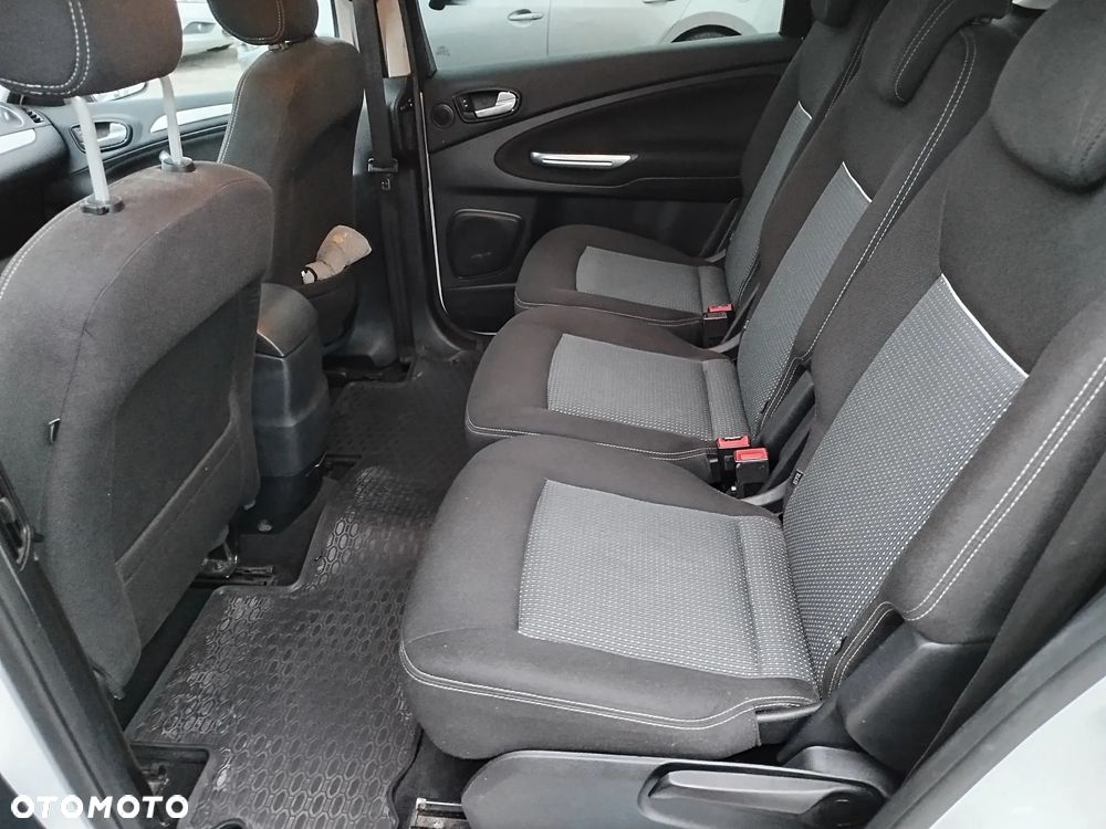 Ford S-Max - 11