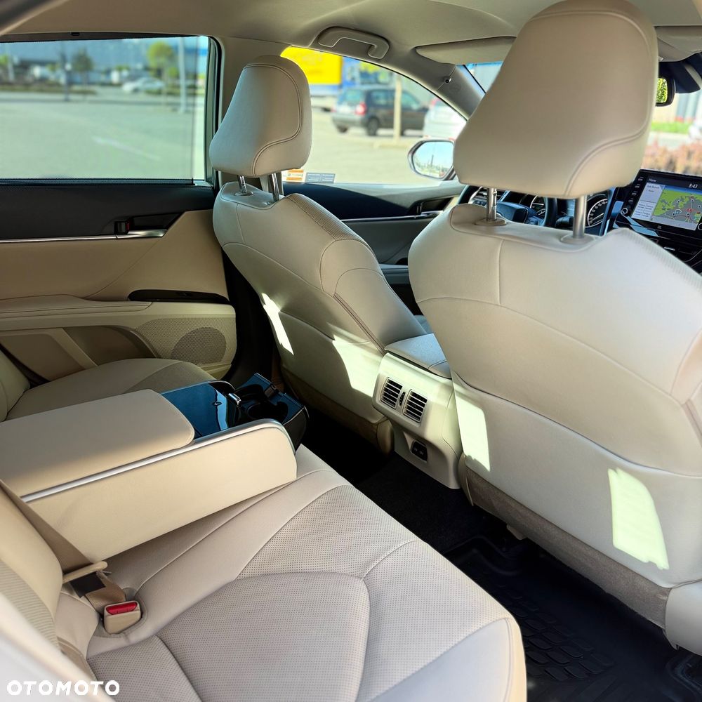 Toyota Camry 2.5 Hybrid Executive CVT - 16