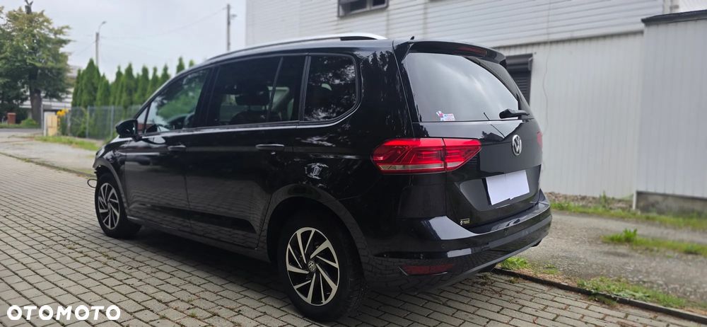 Volkswagen Touran - 11