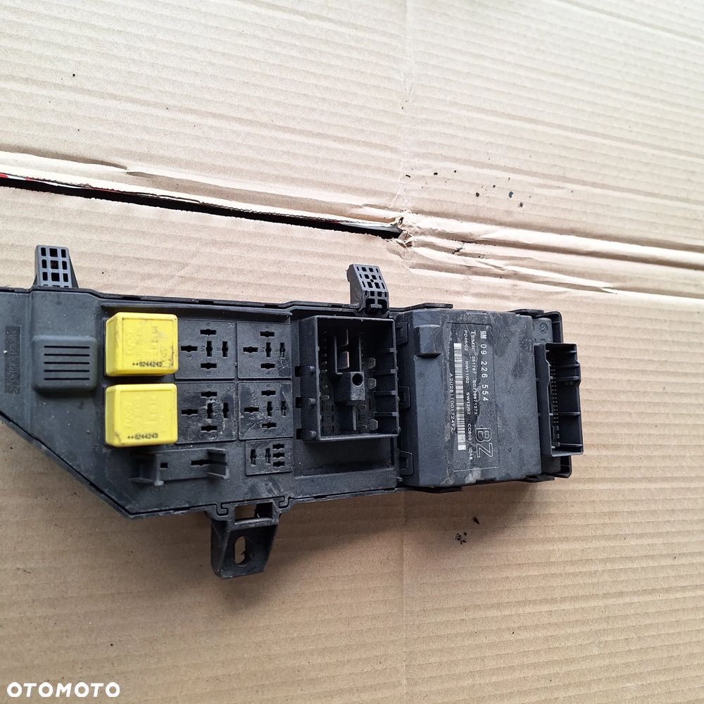 SKRZYNKA BEZPIECZNIKOW VECTRA C 09226554 - 3