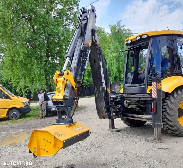 Tocatoare buldoexcavator cu ciocane model Femac 105