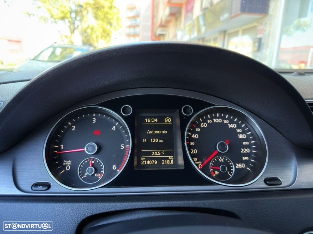 VW Passat Variant 1.6 TDI BlueMotion - 17