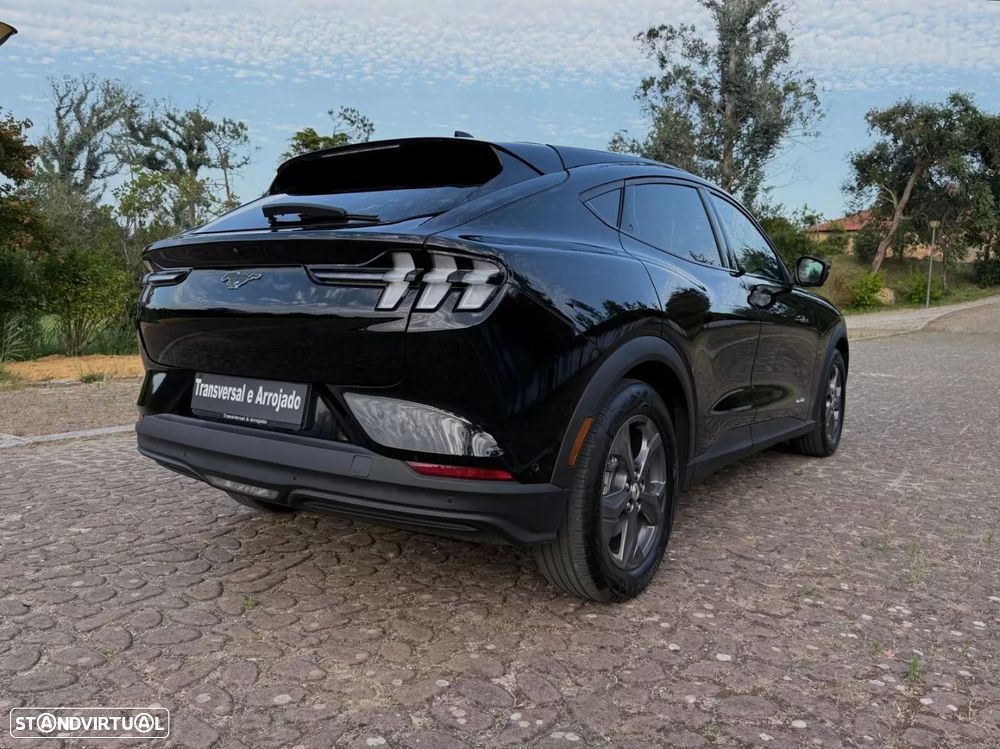 Ford Mustang Mach-E 75.7 kWh Premium AWD — fotografia 18