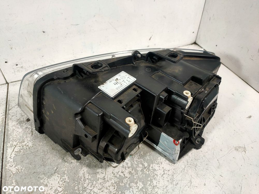 lampa przód prawa audi a4 b6 - 2