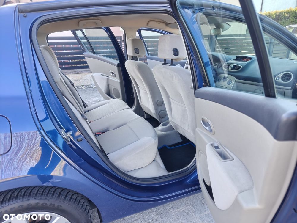 Renault Clio - 22