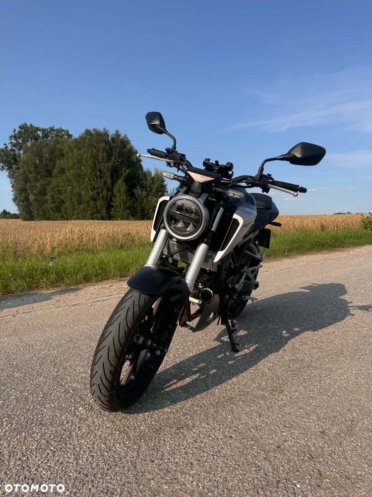 Honda CB - 1
