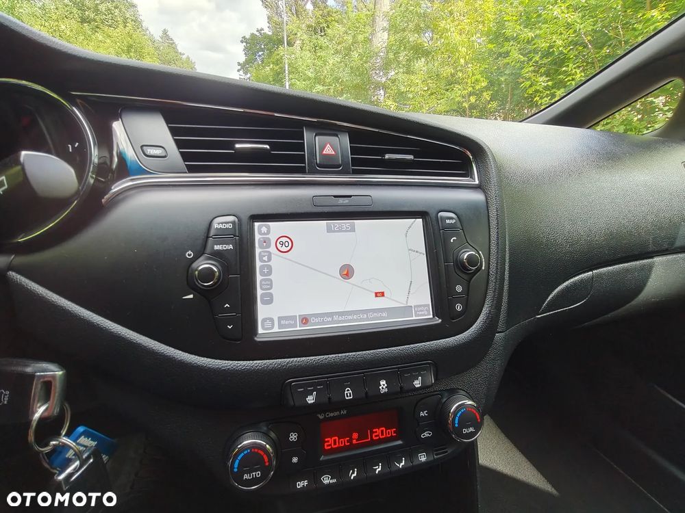 Kia Ceed - 40