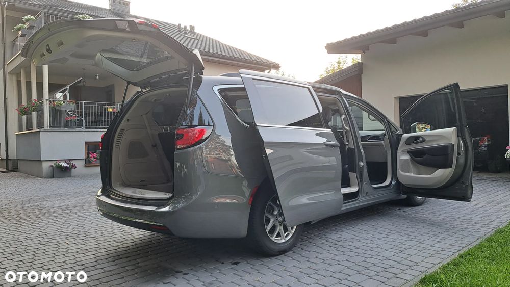 Chrysler Pacifica - 5