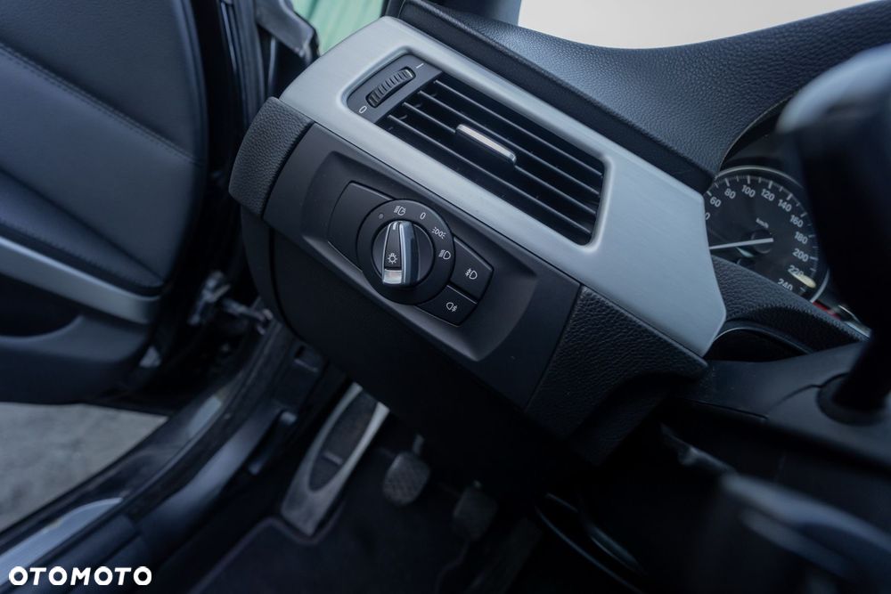 BMW Seria 3 320d - 29