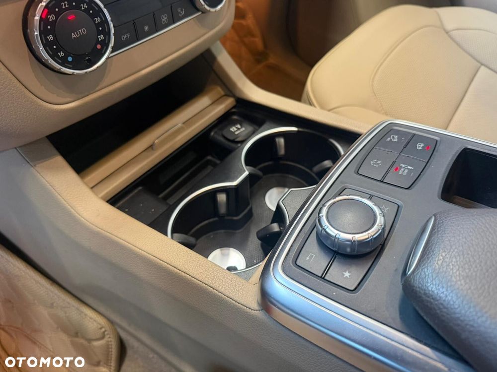 Mercedes-Benz ML - 23