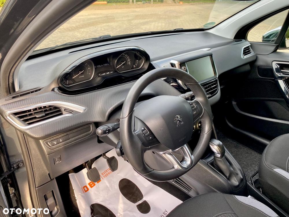Peugeot 208 - 12
