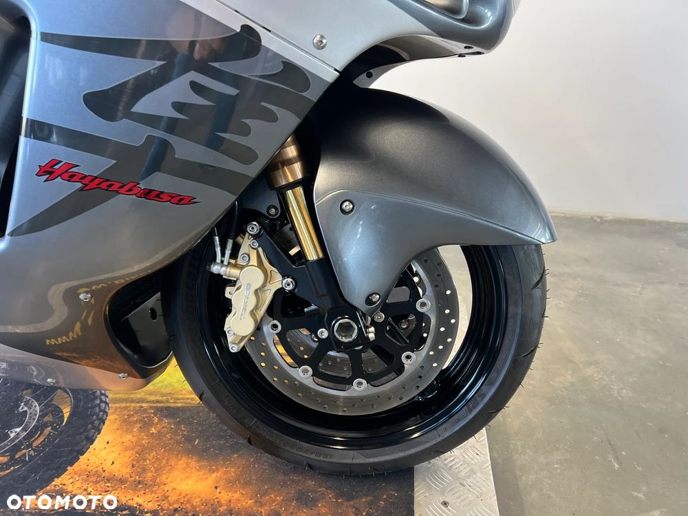 Suzuki GSX - 19