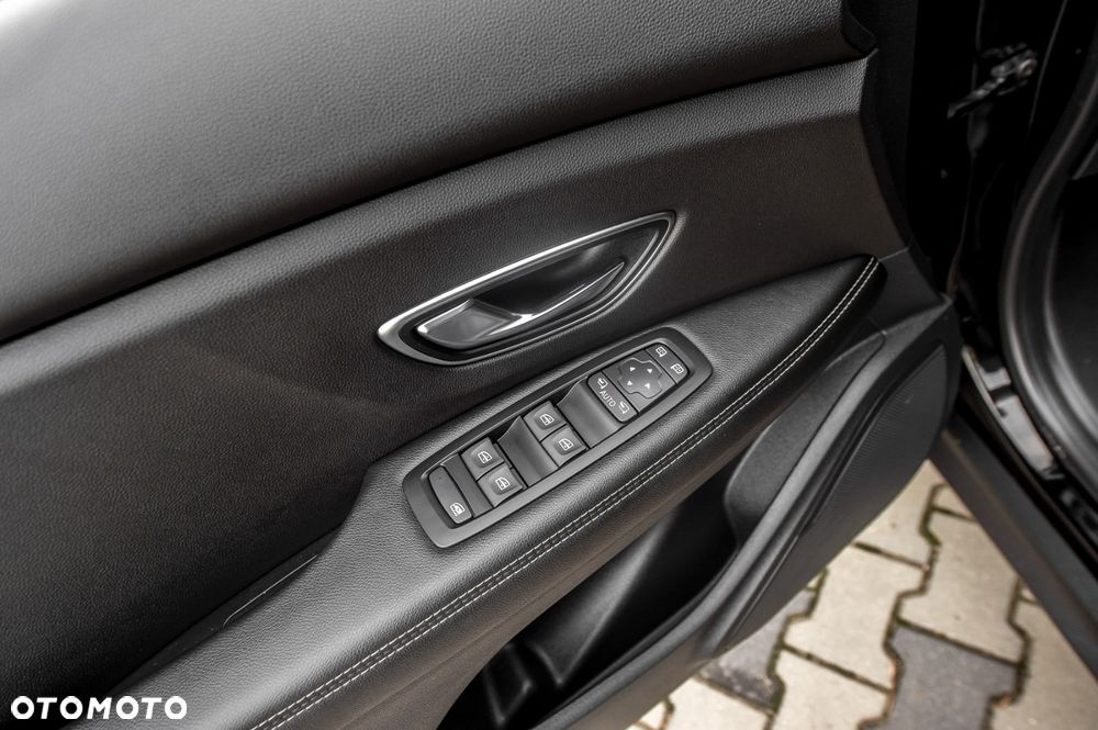 Renault Scenic ENERGY TCe 140 EDC LIMITED - 19