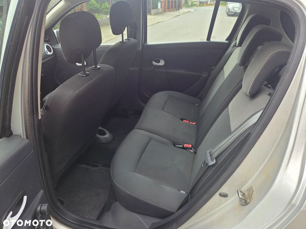 Renault Clio - 17