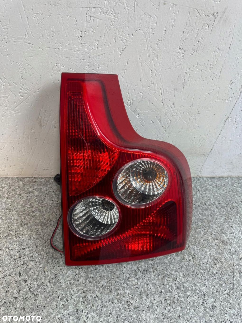 LAMPA PRAWY TYŁ VOLVO XC90 2003-2007 - 3
