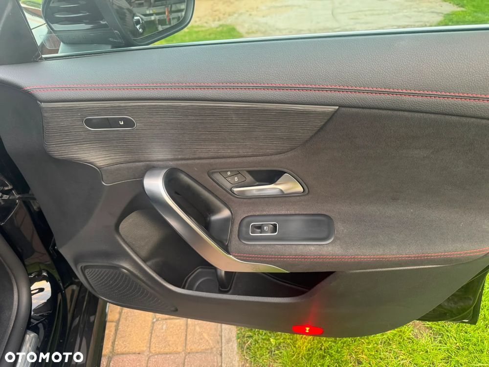 Mercedes-Benz CLA 250 4Matic 7G-DCT AMG Line - 30