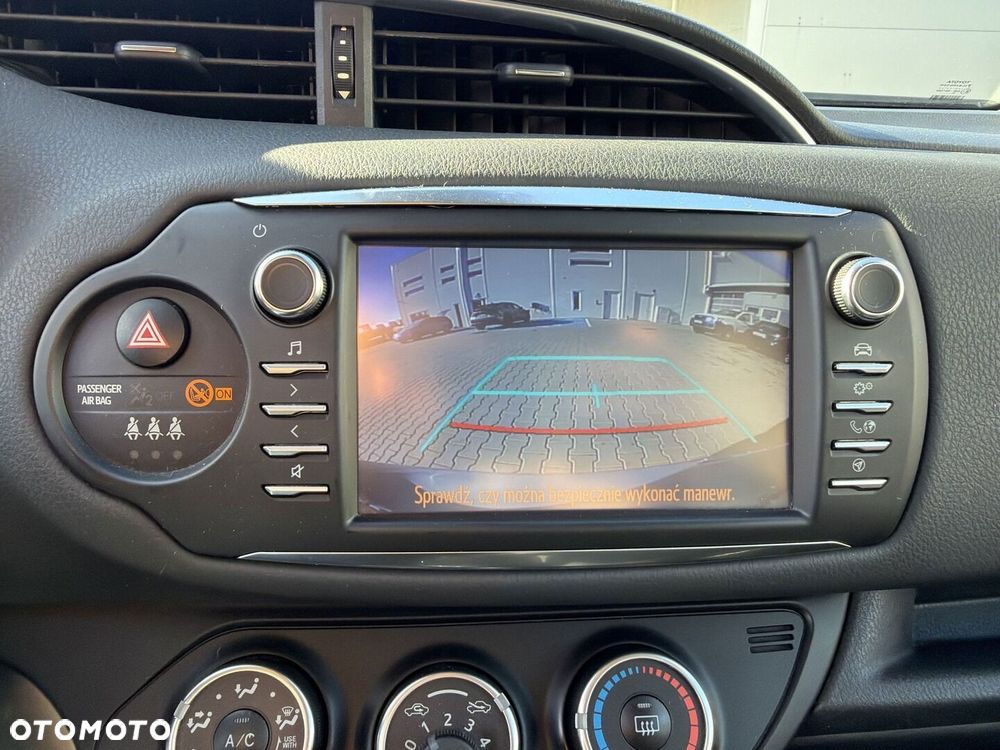 Toyota Yaris 1.5 Premium CVT - 23
