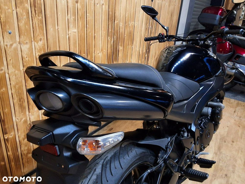 Suzuki GSR - 6