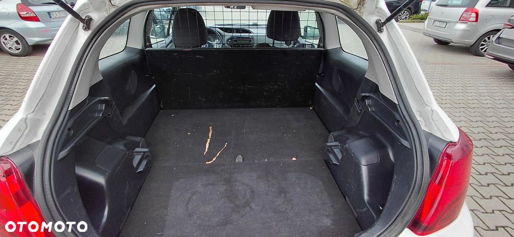 Toyota Yaris - 11
